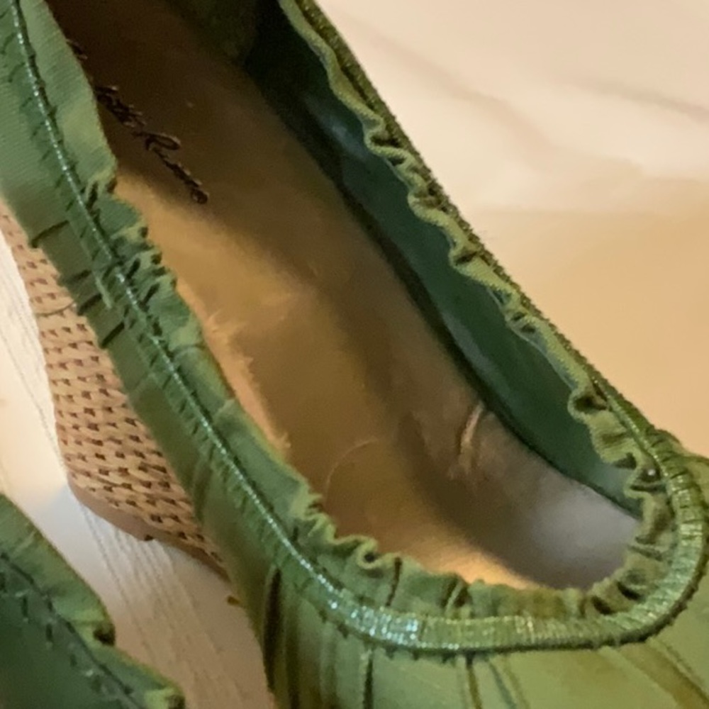 Shoes - Picture 6 of 7